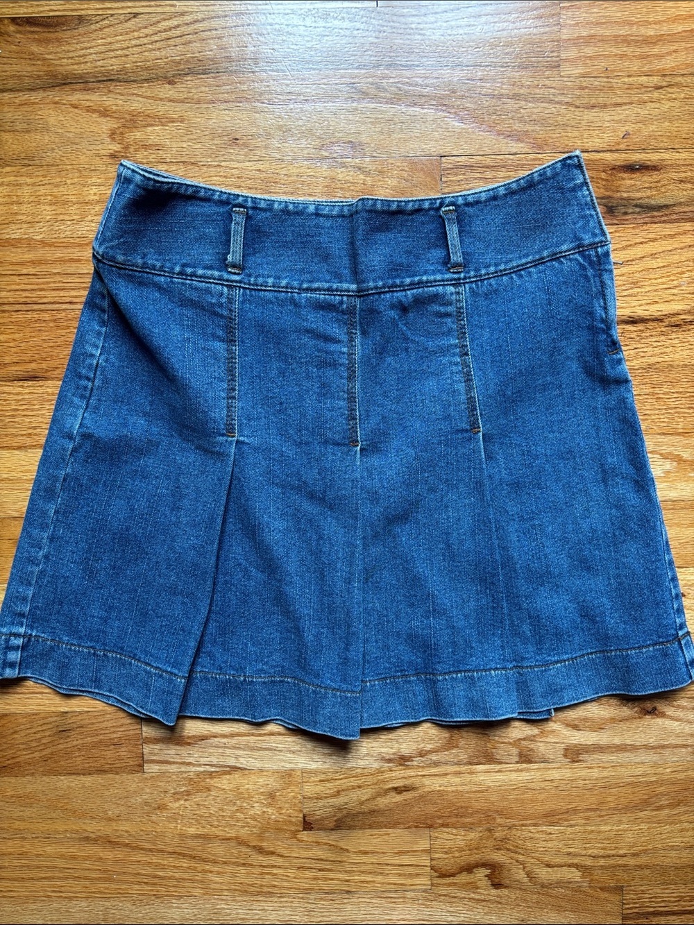 LOFT Women’s Dark Blue Denim A-Line Skirt Pleated Sz 4 runs big